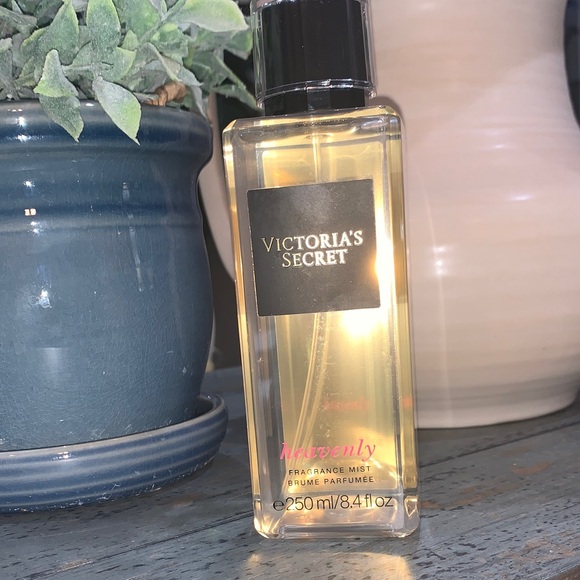 New Victoria's Secret Heavenly Fragrance Mist 8.4 oz Spray - Picture 1 of 3